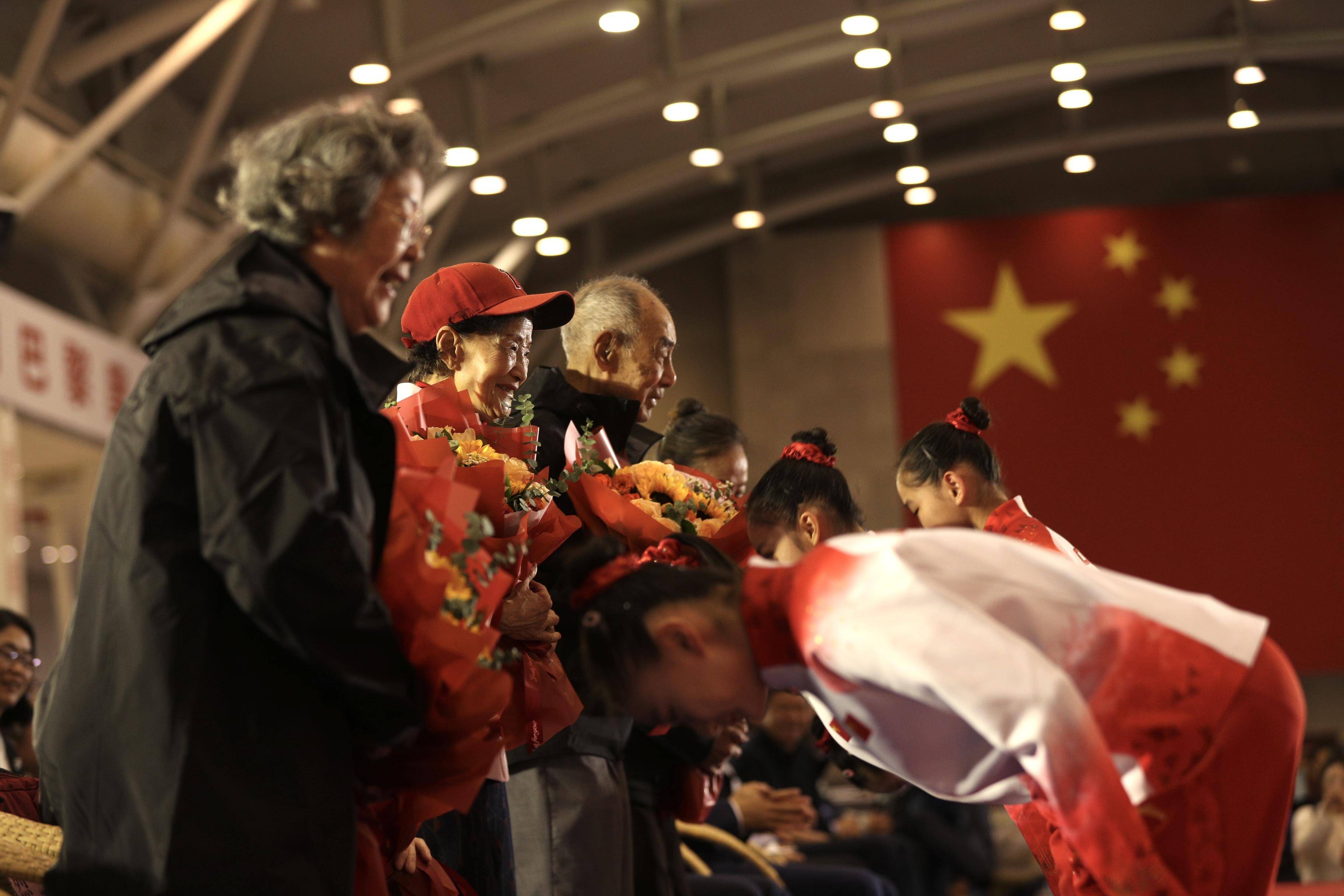 包含空前胜利的中国队员，一路奋战至最后的词条