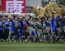 精彩绝伦的足球盛宴，场面火爆喧天 